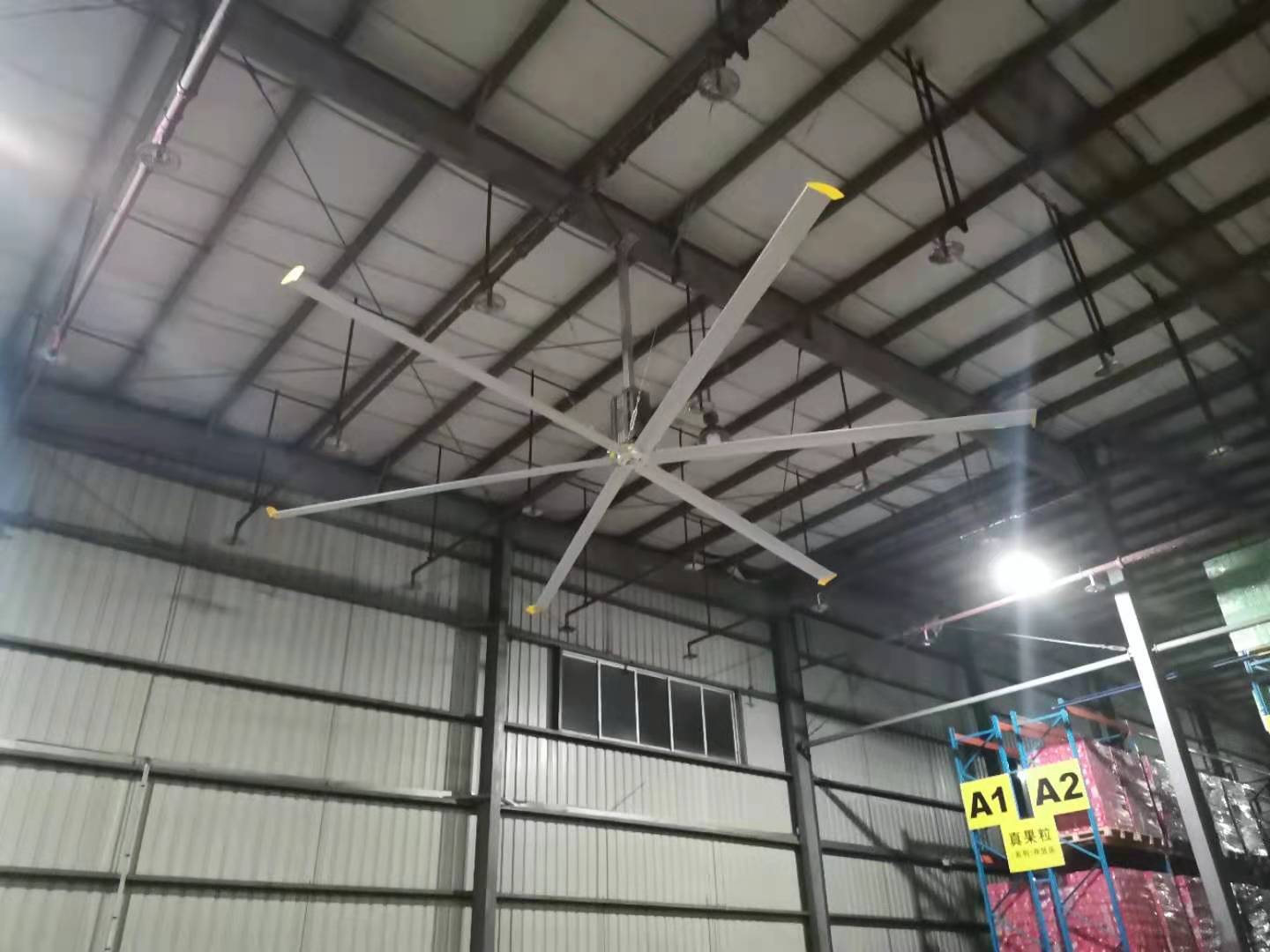 工業(yè)大風(fēng)扇能幫助貨運(yùn)物流倉庫擺脫悶熱環(huán)境