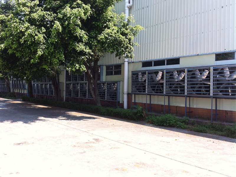 負(fù)壓風(fēng)機(jī)搭配水簾一起通風(fēng)降溫的優(yōu)勢在哪里？